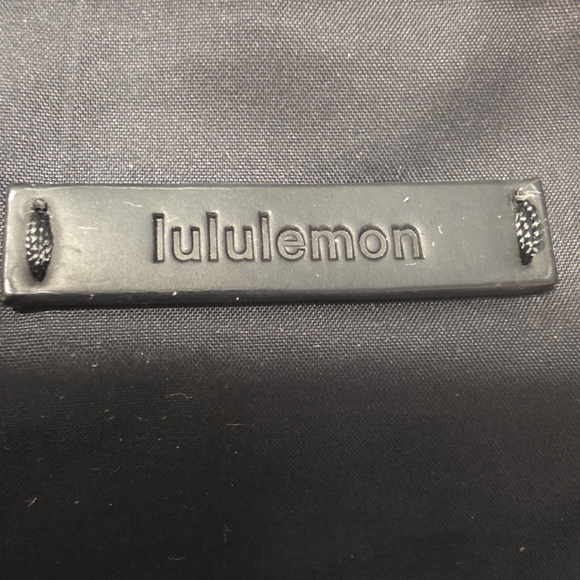 Lululemon Festival Bag II 5L in the Mineralize Multi/Black Color - Picture 2 of 14